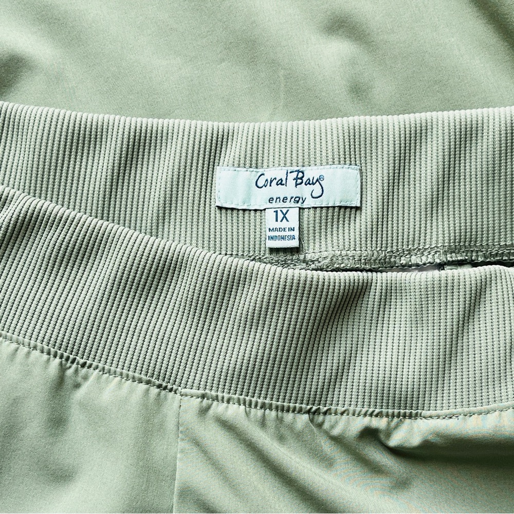 Coral Bay Energy Aloe Green Pull-On Capri Pants Women's 1X Stretch Waist - Picture 5 of 16